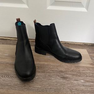 SAM EDELMAN black jaclyn Chelsea style boot 7.5